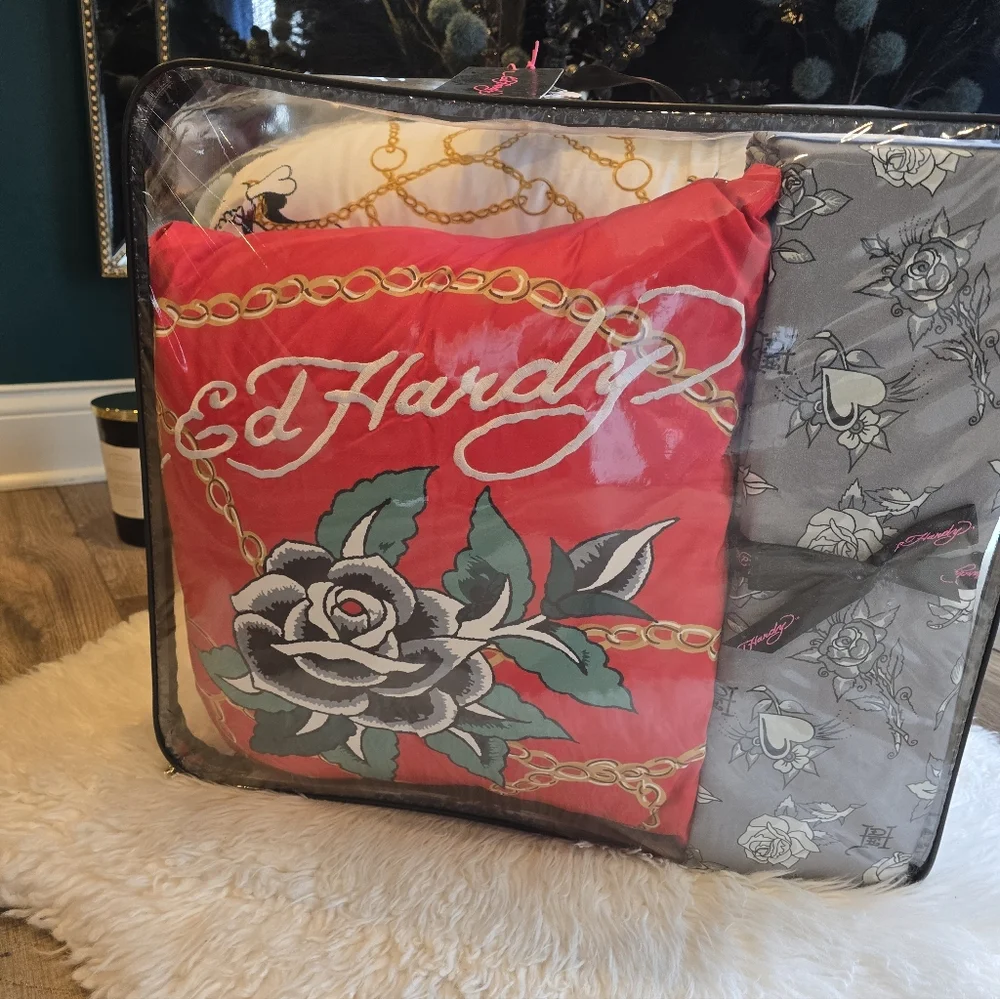 Ed Hardy Queen reversible 8piece Bedding set new